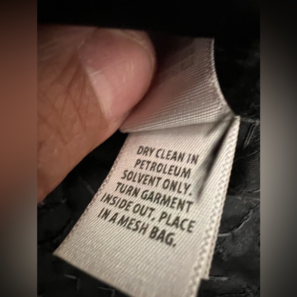 St. John Satin Hand Beaded With Black & White Feathers Top Size S - Picture 10 of 10